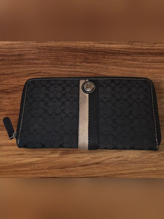 Coach Handbags - Coach Vintage Travel Wallet